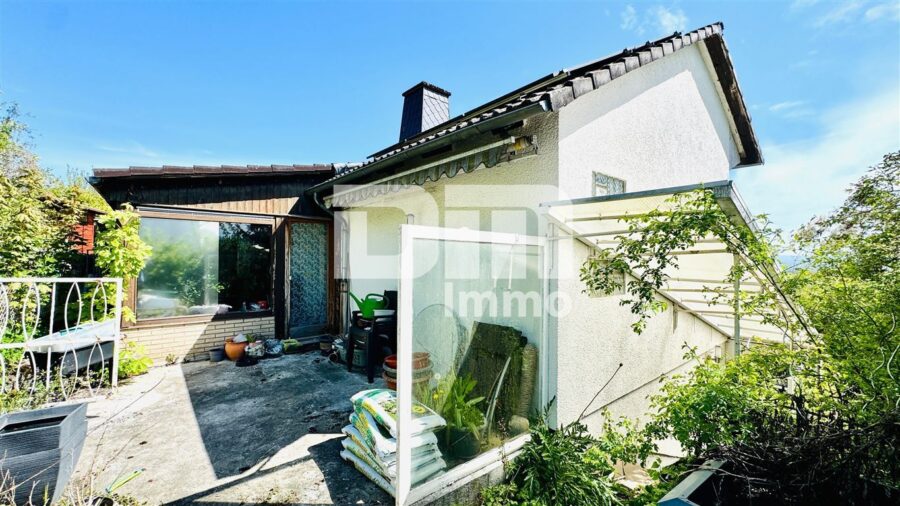 Umfangreich saniertes EFH inkl. PV-Anlage, Terrasse, Wintergarten und Garage - Seitenansicht